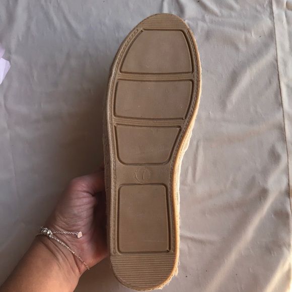 JustFab Sen slip ons - Picture 4 of 7